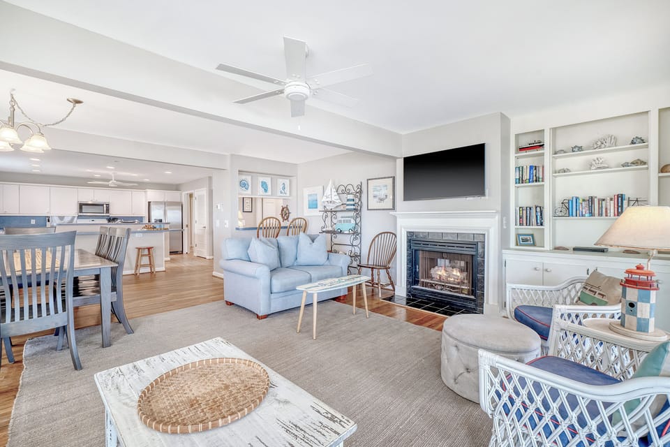 With plenty of seating options, no one will be left out of the fun! Fireplace is disabled for guest use.