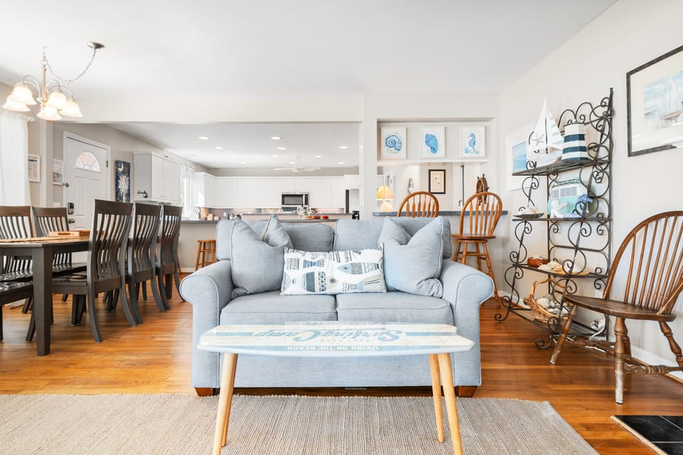 One guest even reviewed: "This house was perfect for our group of six adults. Huge kitchen. Very comfortable beds and furniture. Gorgeous ocean views with easy beach access."