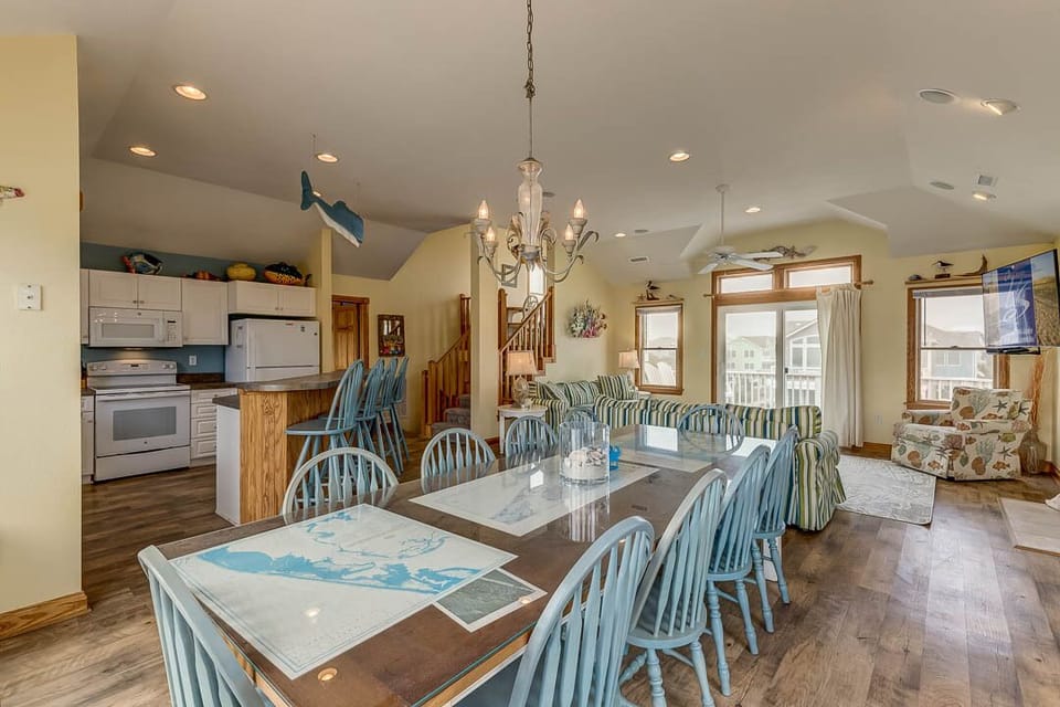 Top-Level Dining Room with Table (seats 10)