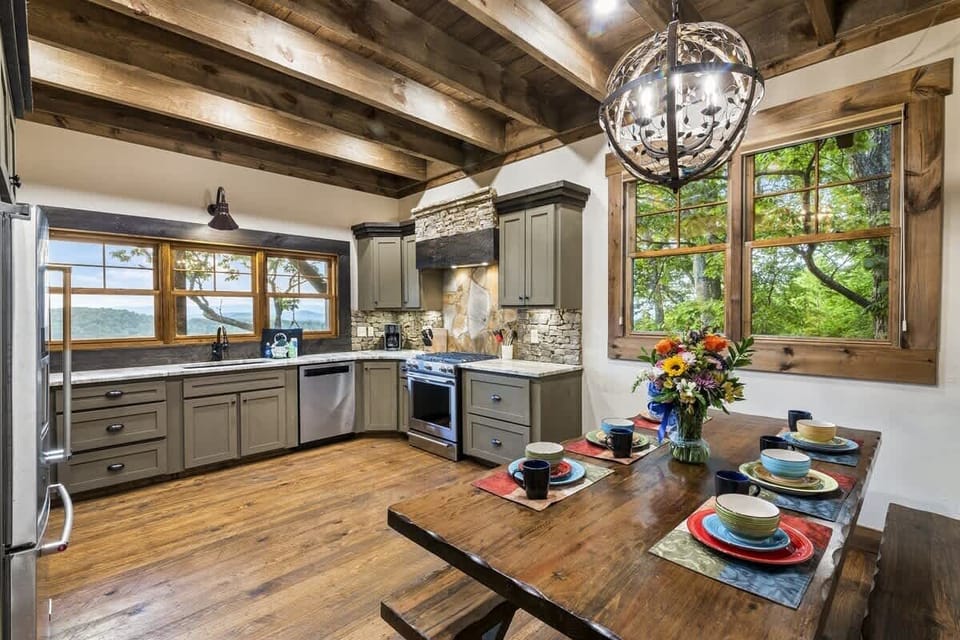 Kitchen/Dining Table
