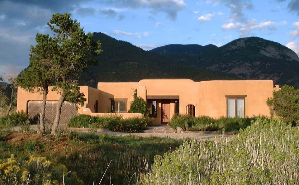 Casa Coyote  with  Unobstructed Taos Mountain Views Beyond