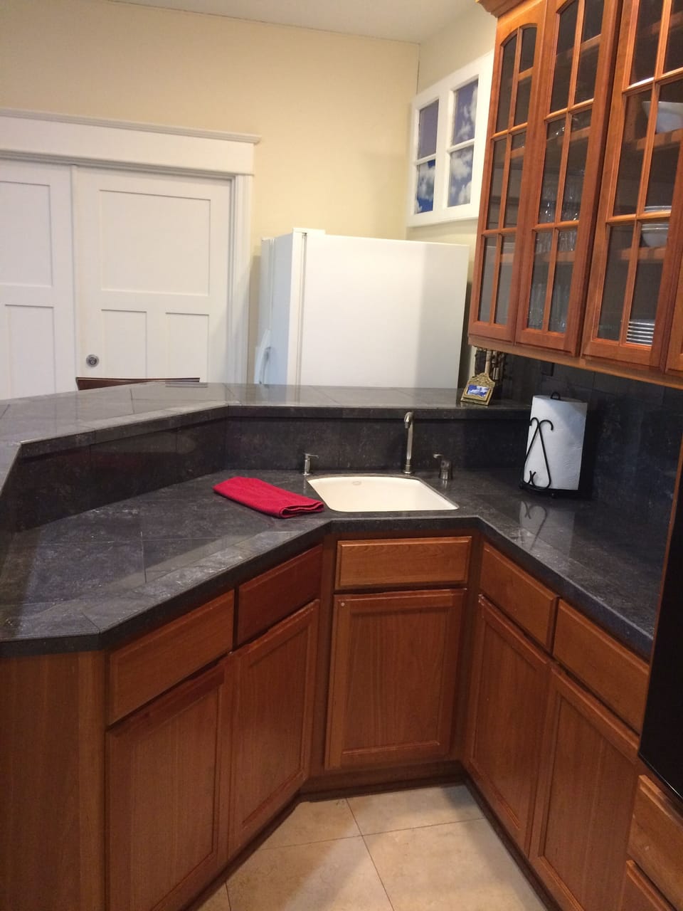 Super clean kitchenette