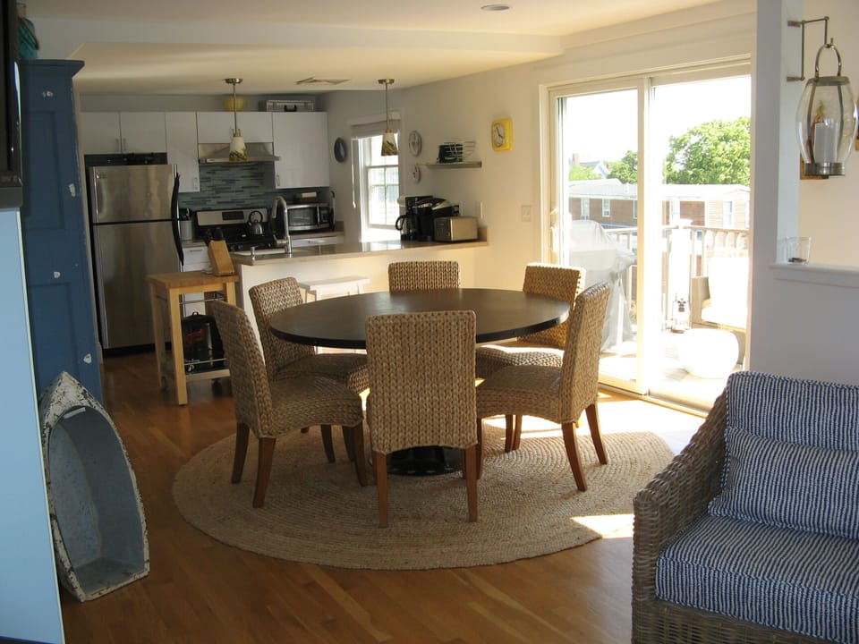 View of open floor plan from living room, through dining area into kitchen.