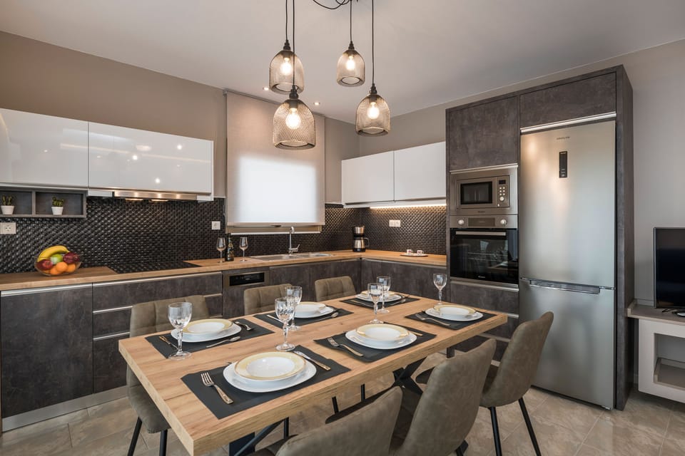 Apartment, 2 Bedrooms | Private kitchen | Fridge, microwave, oven, stovetop