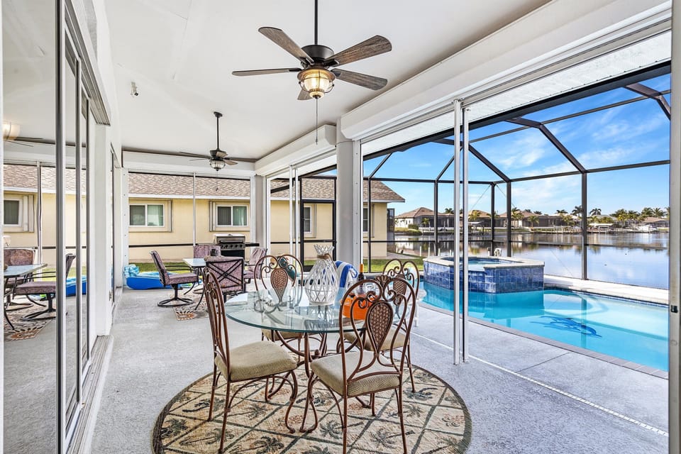 Two seating areas with seating for four each means plenty of room for enjoying meals poolside