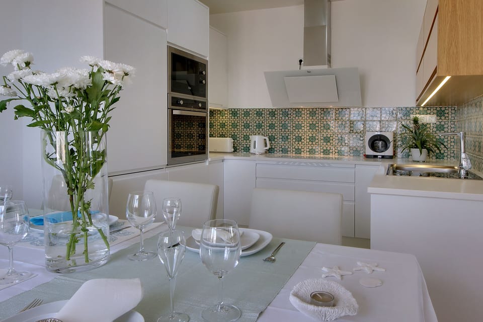 Fully eqquiped kitchen & Dinning area
