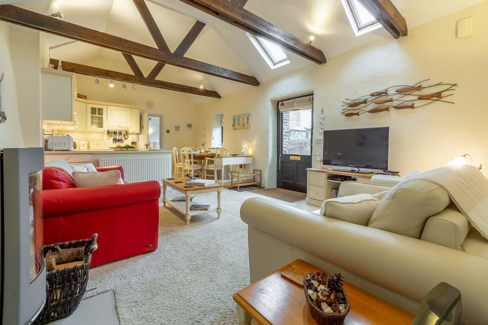 Little Gull, Roserrow. Ground floor: Open-plan sitting, dining and kitchen area