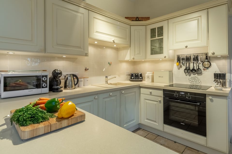 Little Gull, Roserrow. Ground floor:  Open-plan kitchen