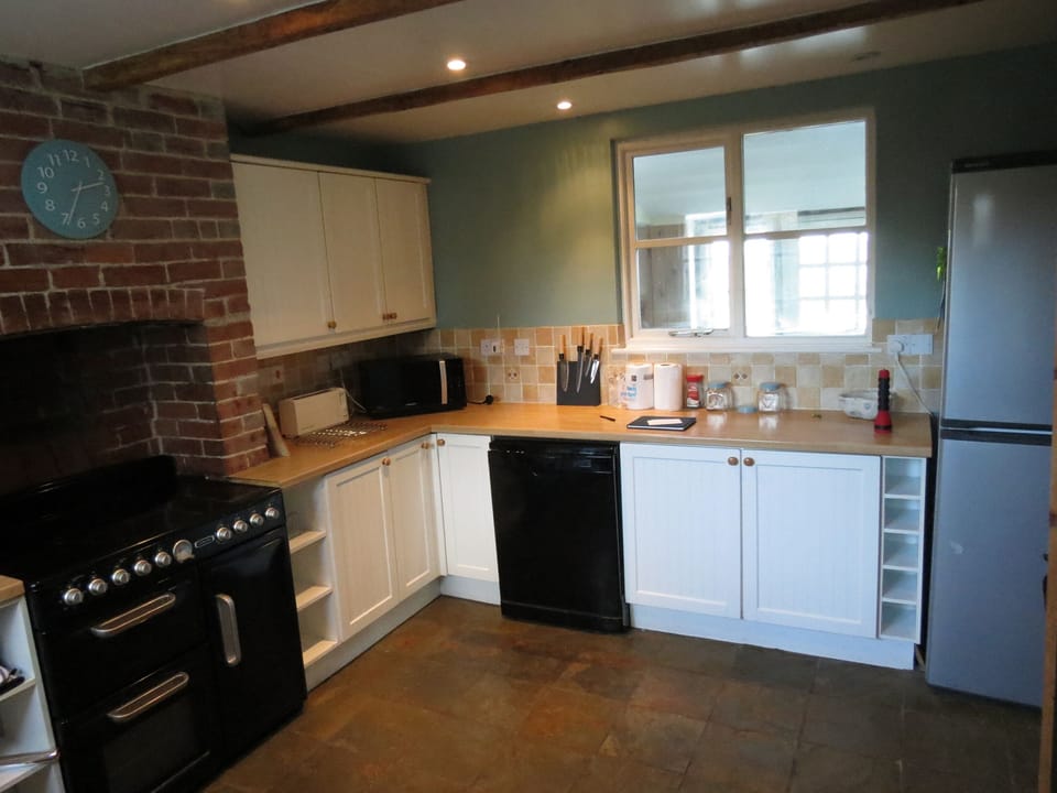 Kitchen with dishwasher and fridge/frezzer
