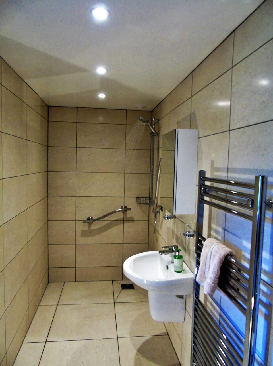 Walk in wet-room with shower