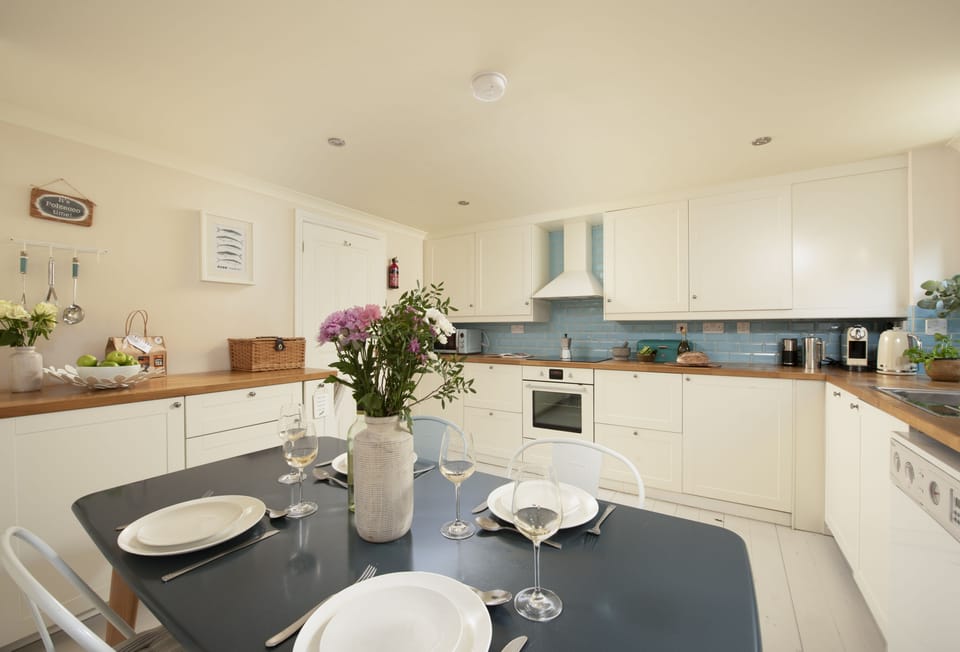 Curlews Cwtch, Roserrow. Ground floor: Dining table with seating for four guests