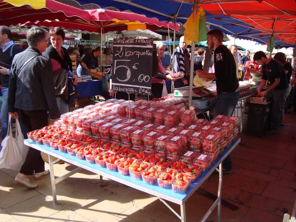 Beaune market, every Saturday morning