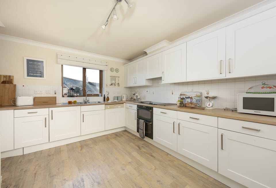 Keepers Cottage, Polzeath. First floor: The superbly equipped and spacious kitchen area