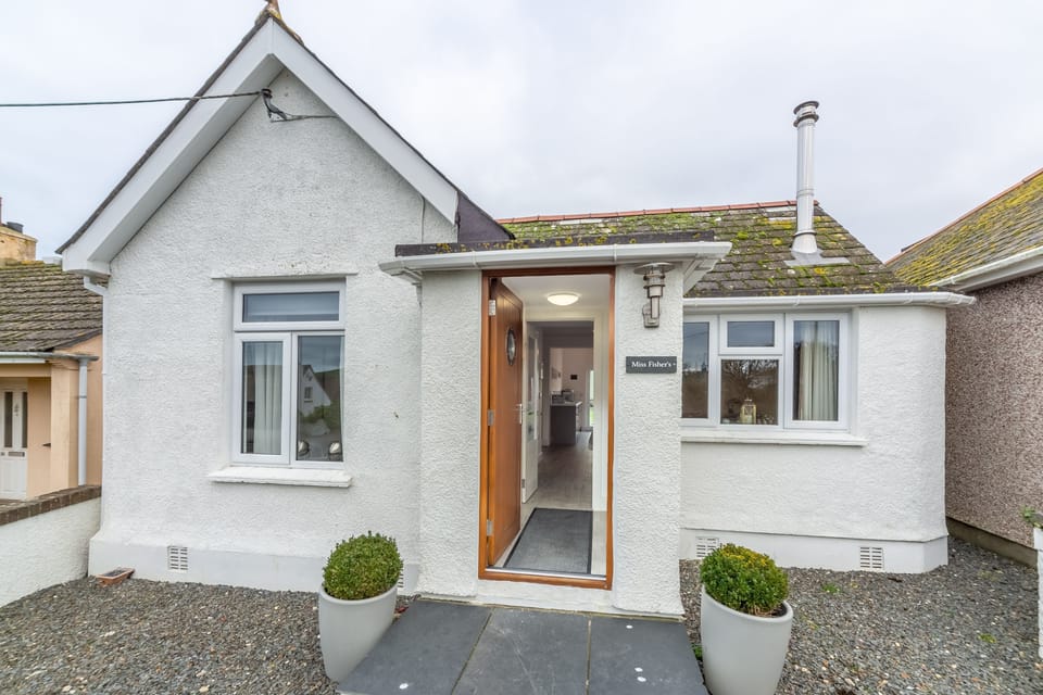 Miss Fishers, Port Isaac. Miss Fishers is a charming two bedroom cottage less than five minutes walk from the centre of Port Isaac