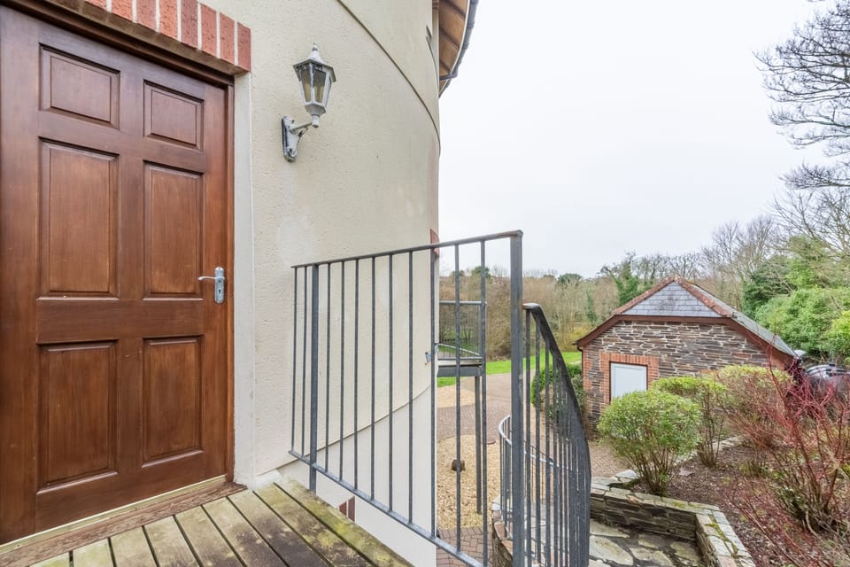 The Roundhouse, Polzeath. Entrance to first floor