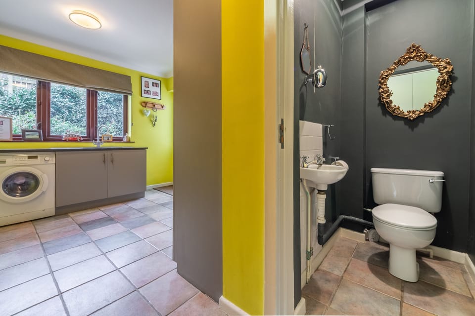 Pentewan, Polzeath. Ground floor: Large utility room with wc