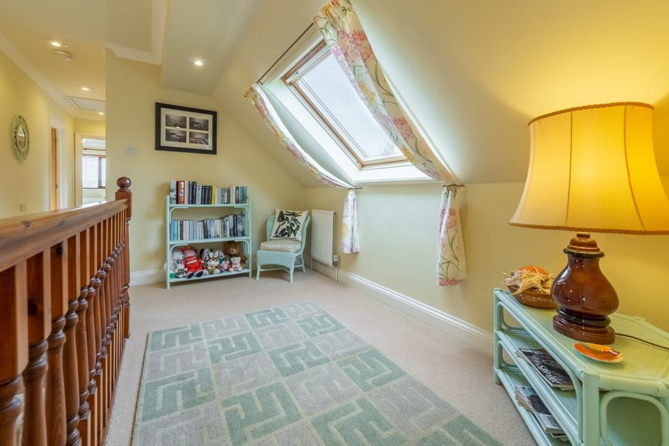 April Cottage, Polzeath. First floor:  Spacious landing
