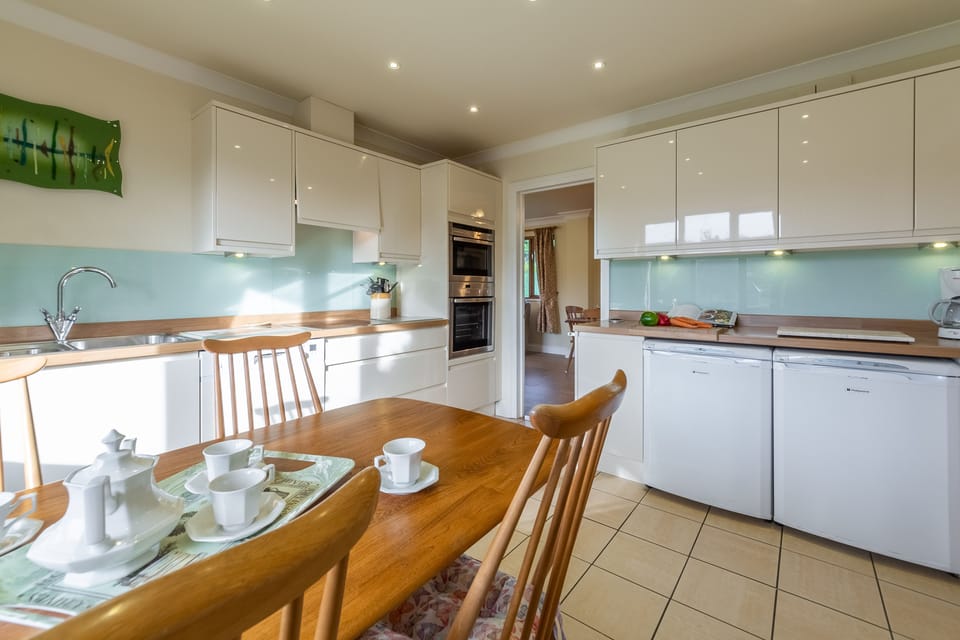 April Cottage, Polzeath. Ground floor:  Breakfast kitchen