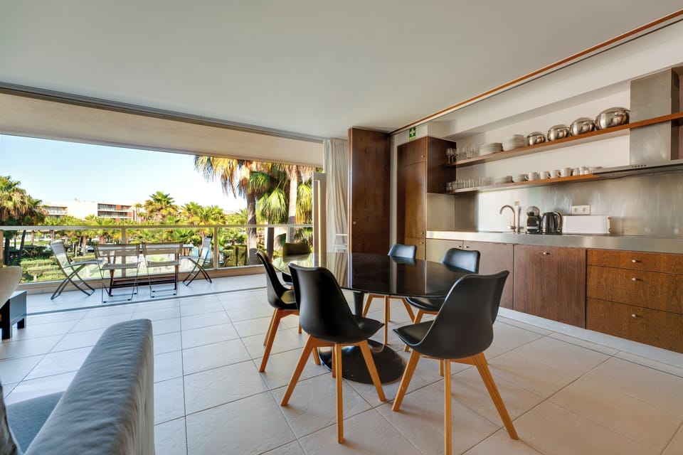 Suite bathroom.