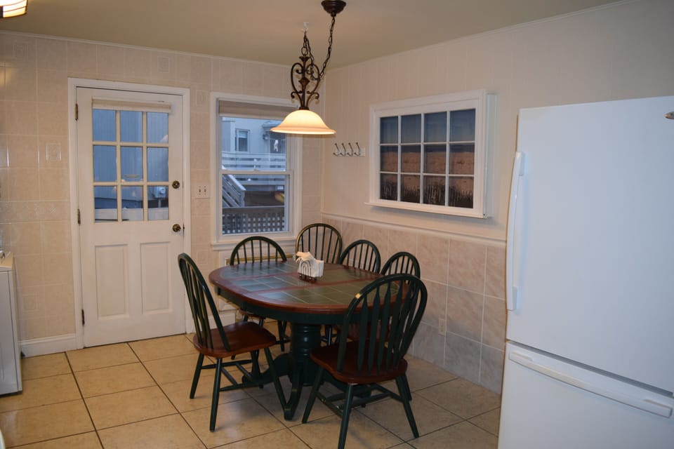 Dining for 6 in the kitchen