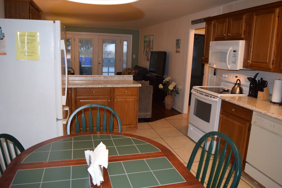 Eat in kitchen