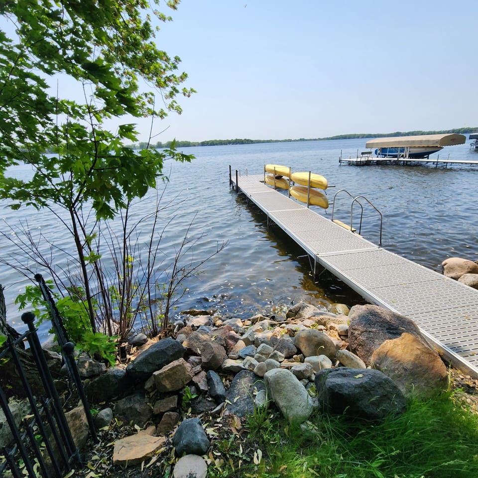 Quality Dock with 4 Kayak's