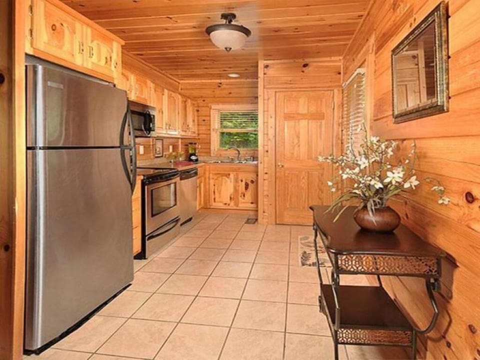 Kitchen with Washer/Dryer Unit