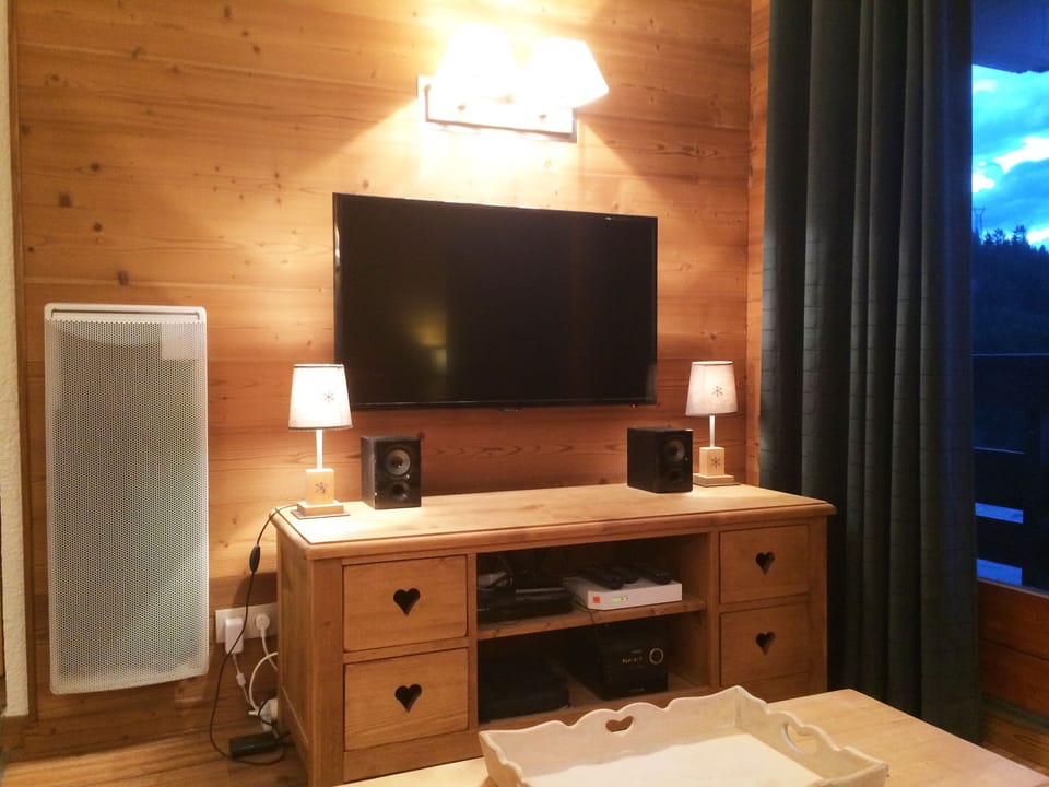 TV/HIFI/WIFI/DVD
