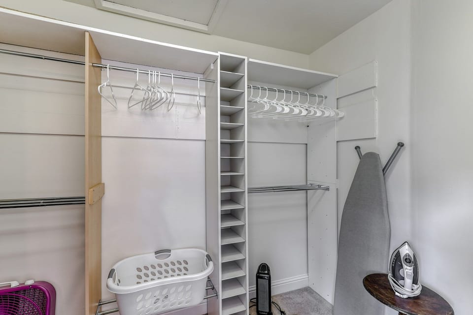 Master Bedroom Walk-In Closet 