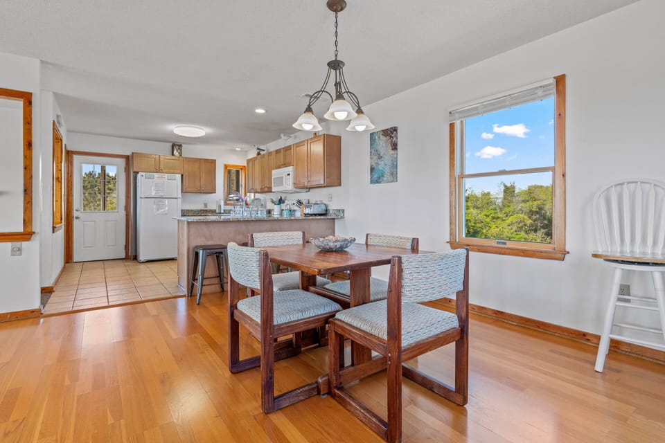 Breakfast nook - upper level