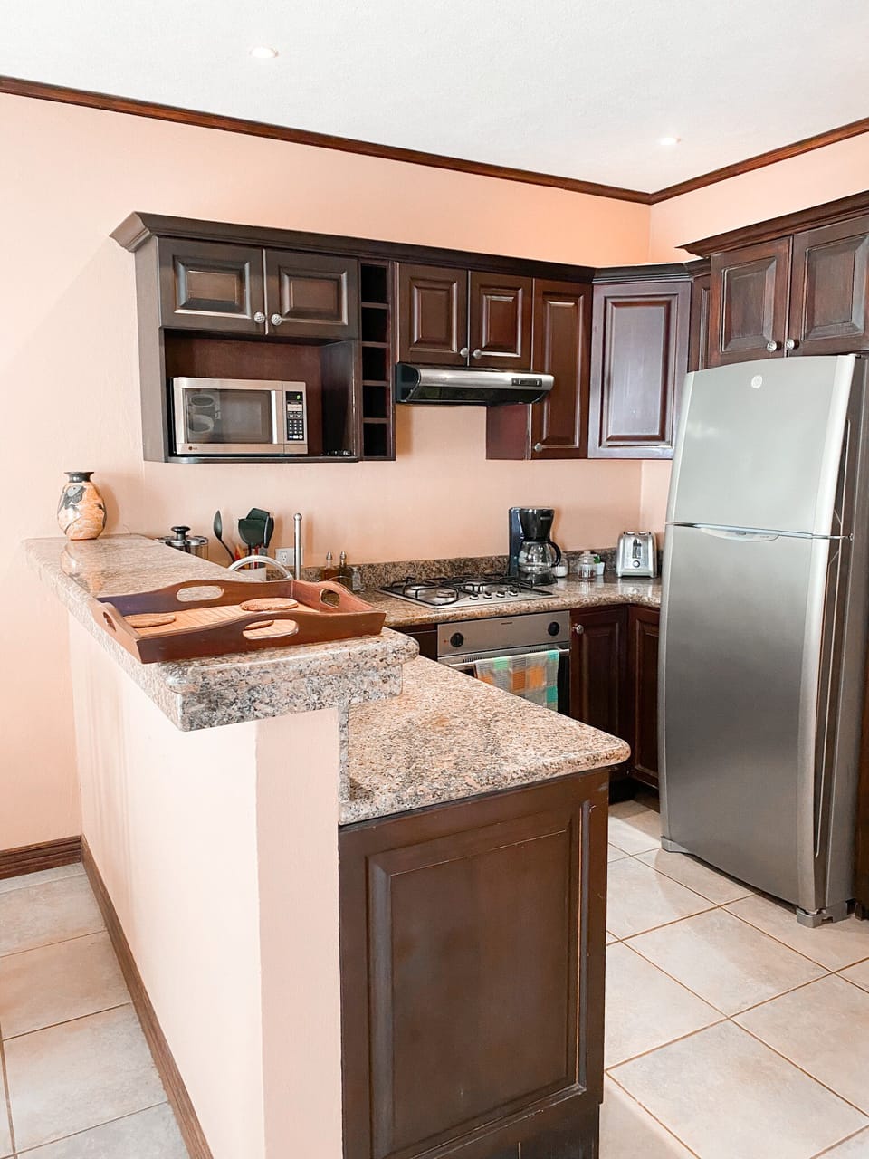 Fully equipped kitchen.