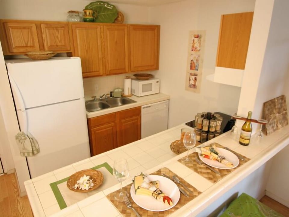     Fully equipped kitchen. 