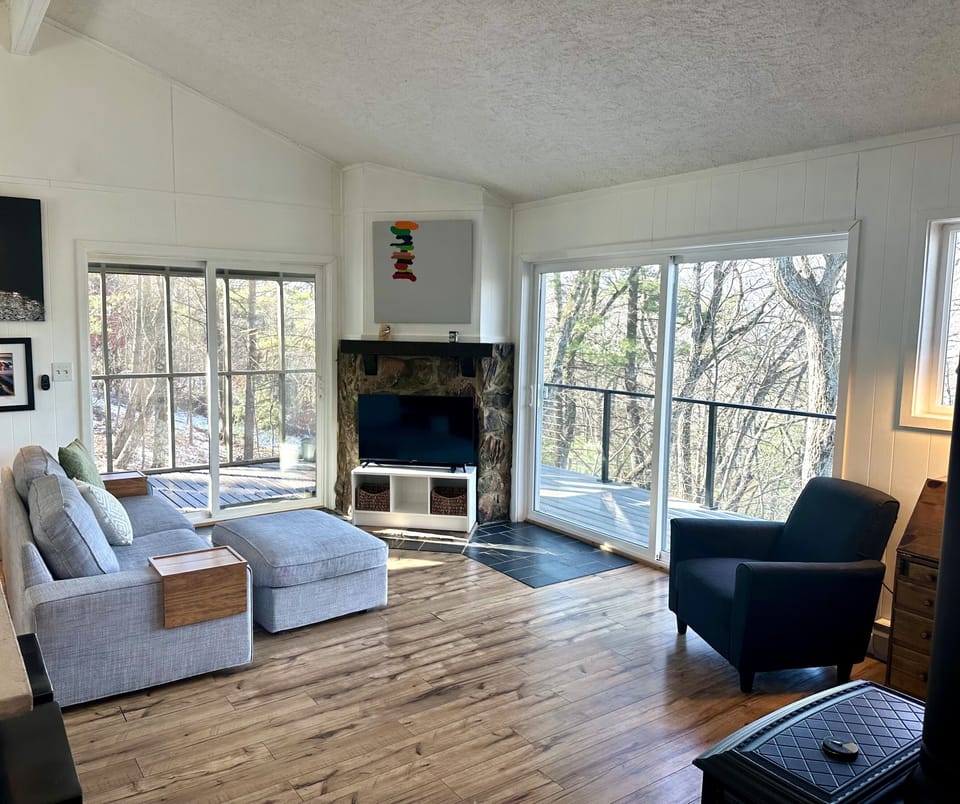 Light filled Livingroom with cathedral ceilings