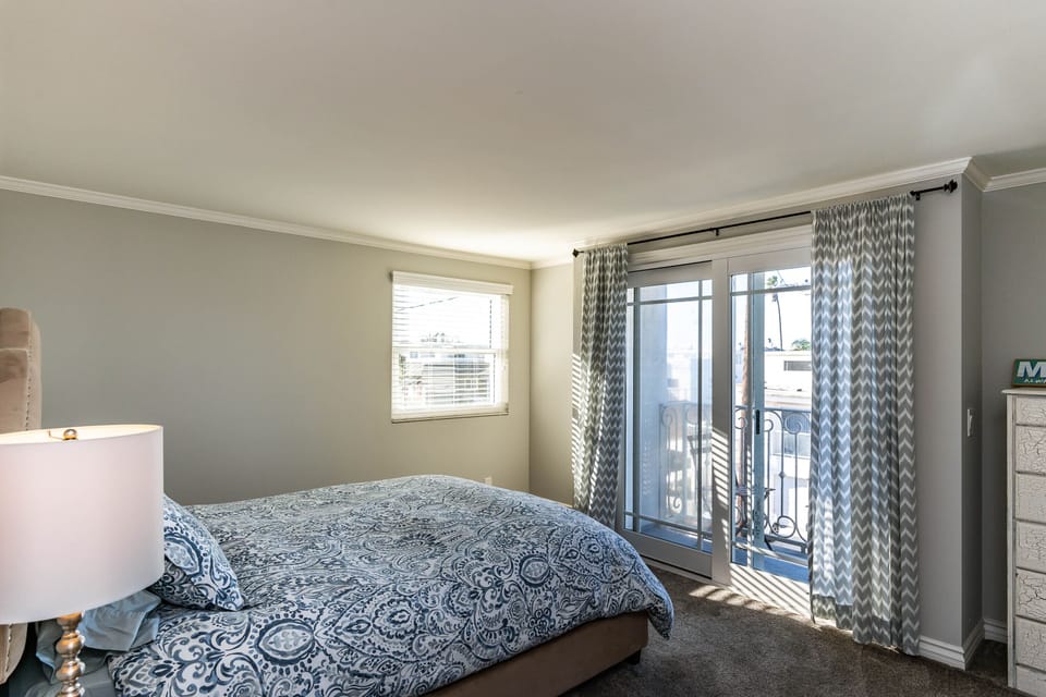 3rd Floor Bedroom with Queen Bed and French slider with screen door 
