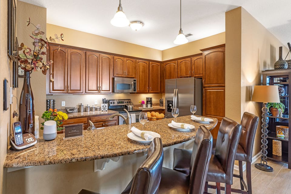 Large kitchen island - great for meal prep and snacks