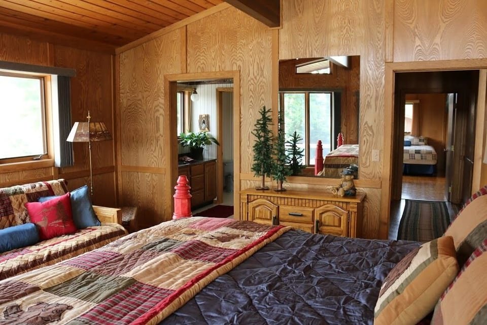 Moose Crossing Master Suite
Private Bathroom with Shower
King size Bed