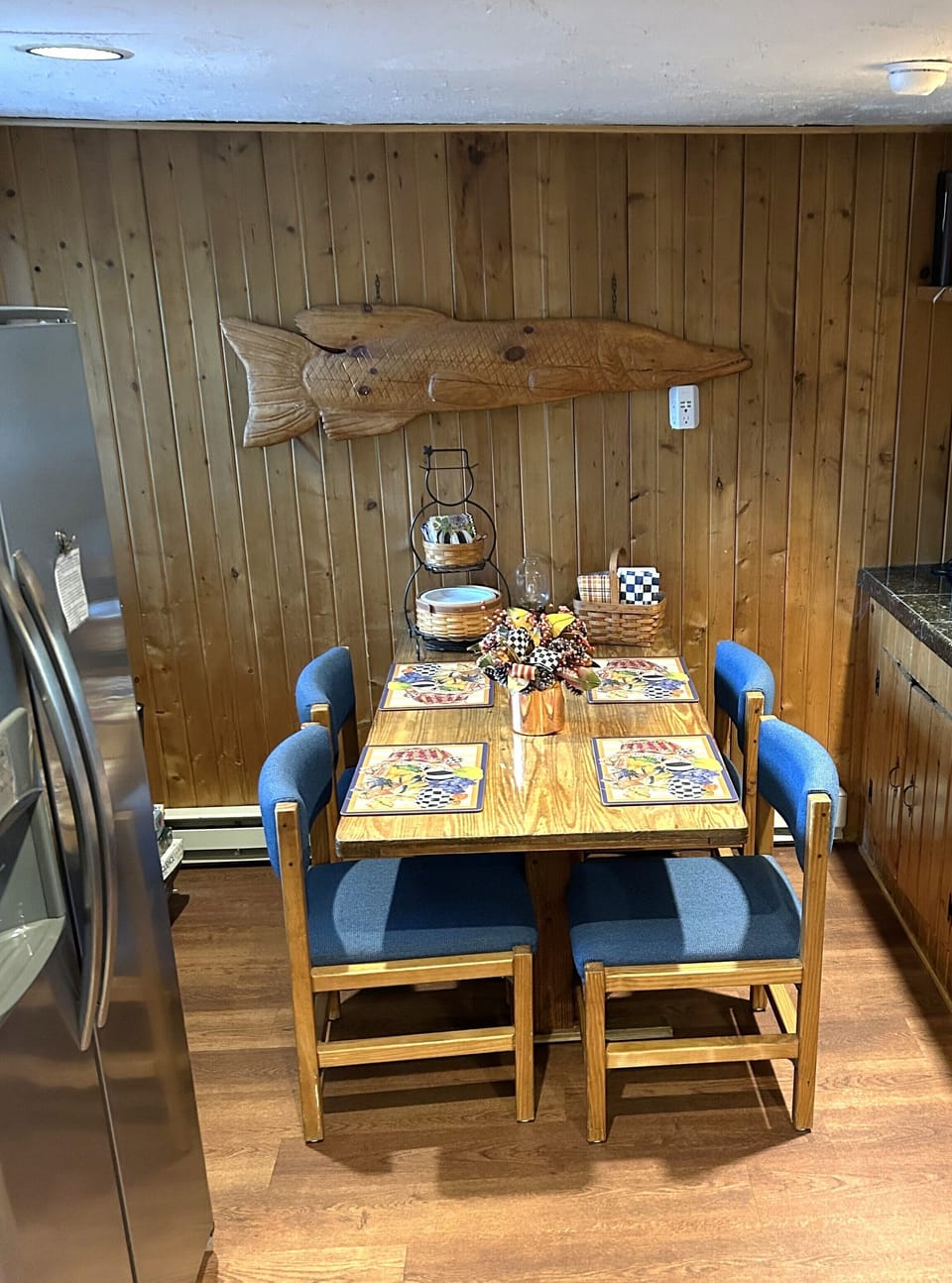 Family-Made Wood Carvings, Icemaker Fridge, Computer, Wi-Fi, Extended Cable TV,