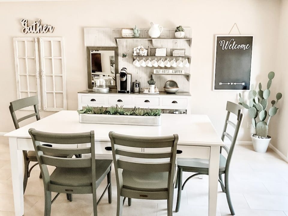 Dining room and coffee bar area