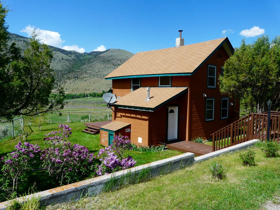 Nice lawn around the property.