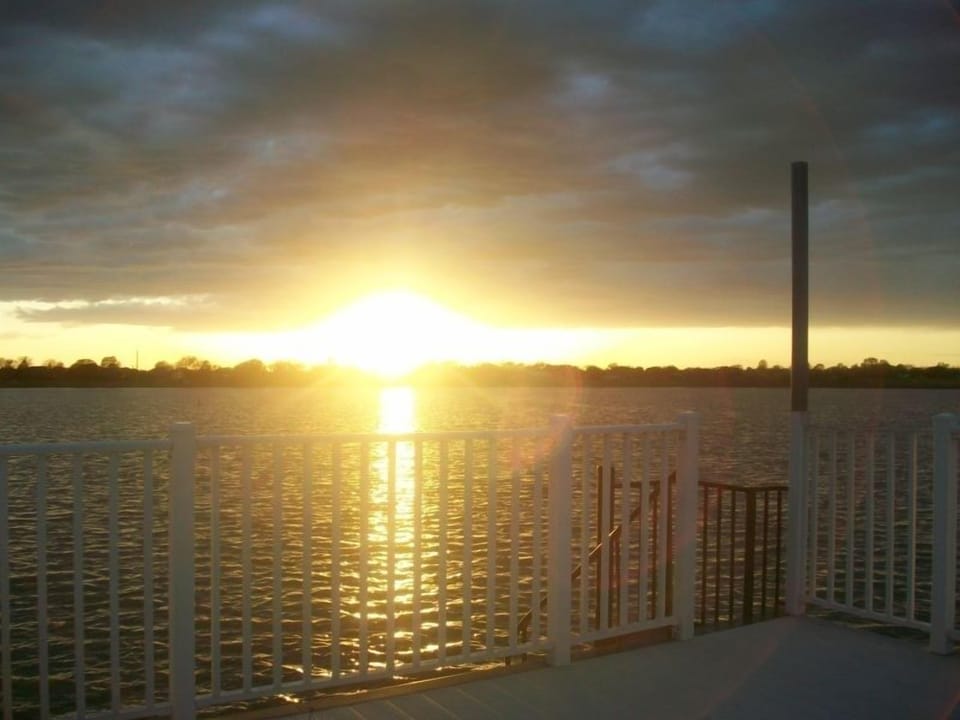 Enjoy a Beautiful and Relaxing Sunset