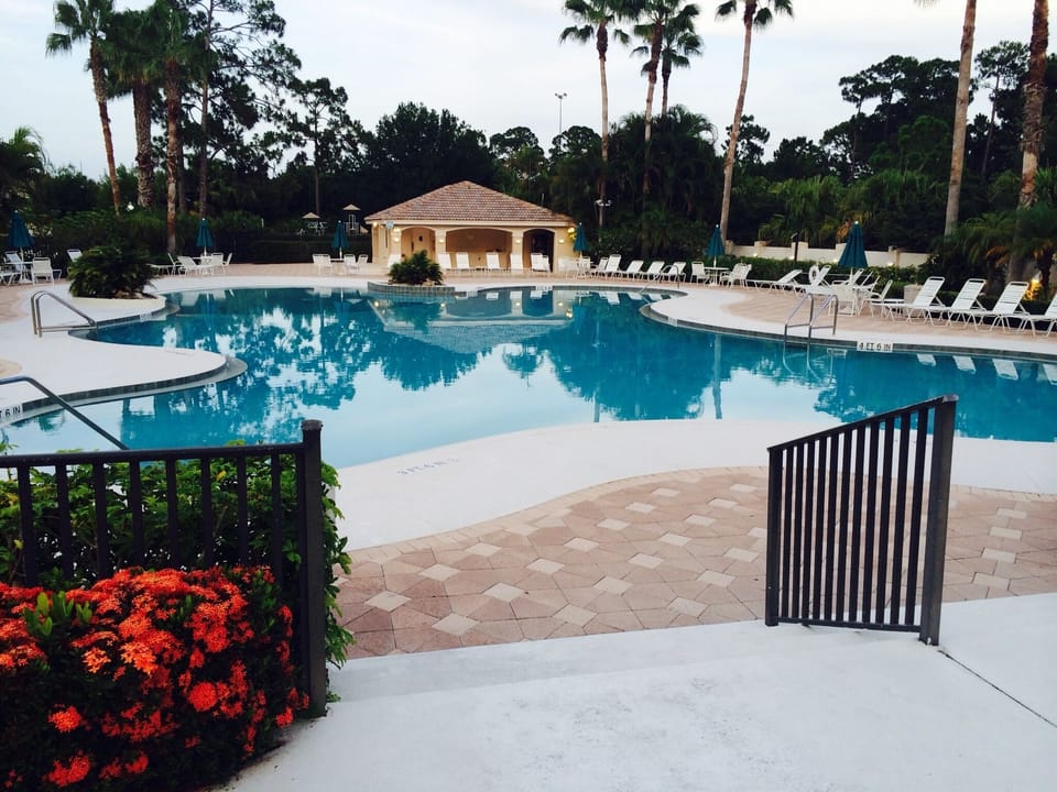 Beautiful zero-entry pool 