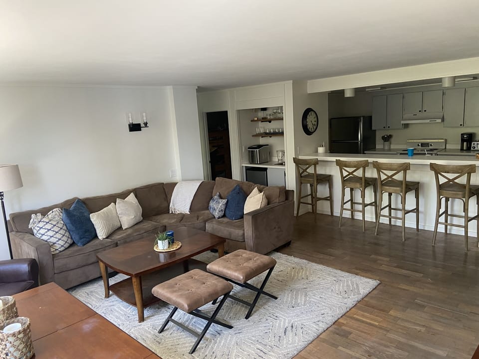 Large Family Room, Open to kitchen, bar and breakfast counter with stools
