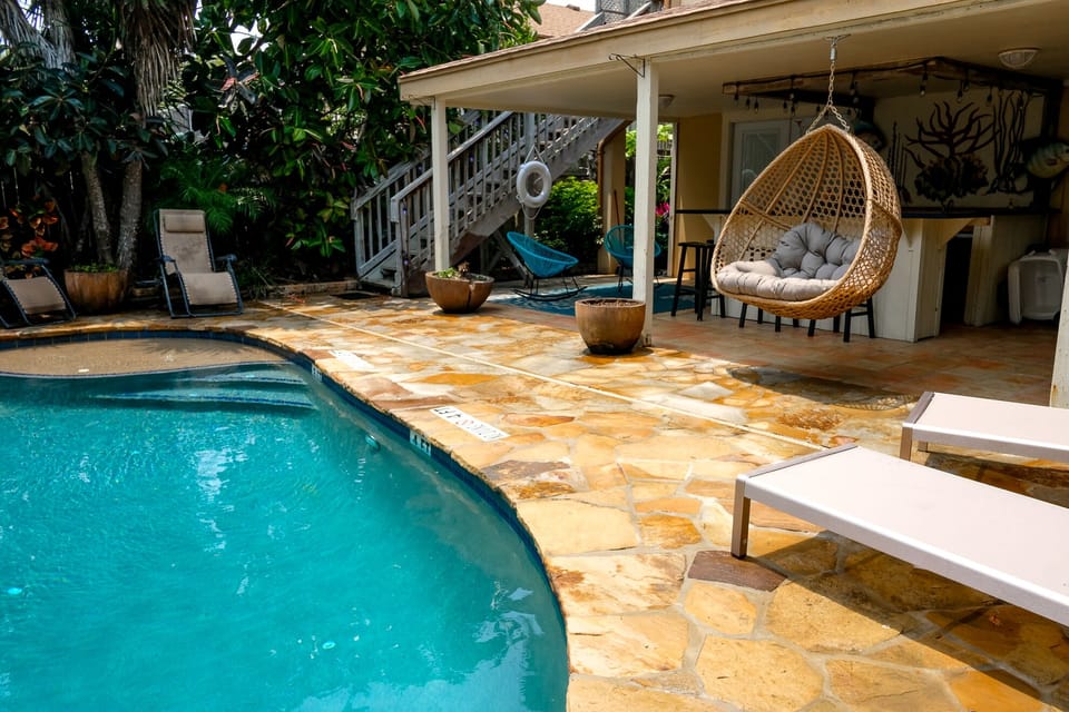 BACKYARD BAR AND COVERED PATIO