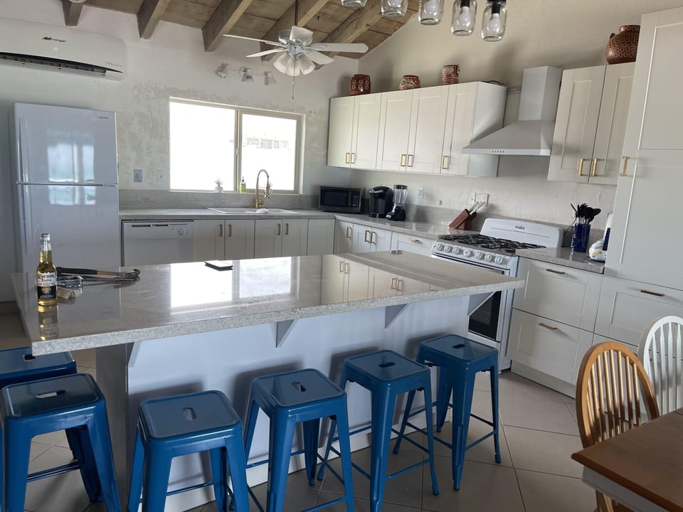 Open concept kitchen, Perfect for entertaining