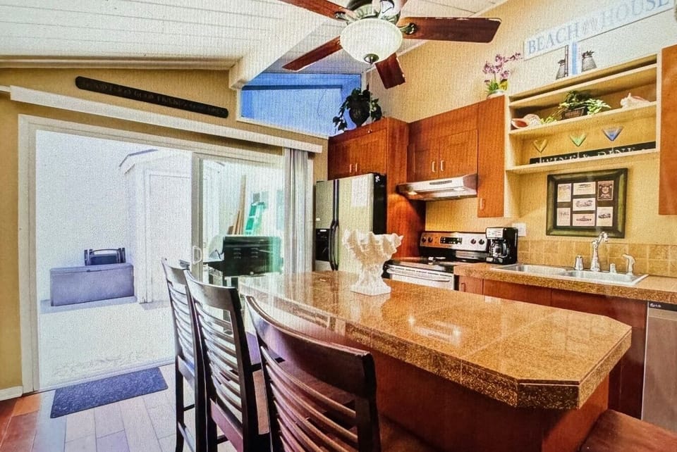 Kitchen & Island
