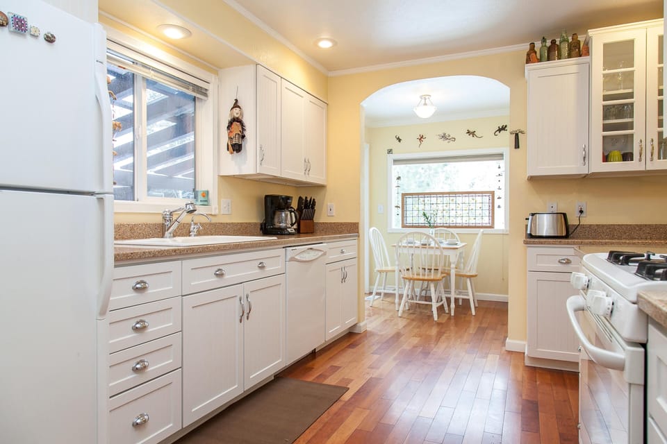Sweet breakfast nook overlooking the patio.