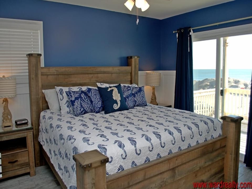 1st Floor Master Bedroom with King Bed