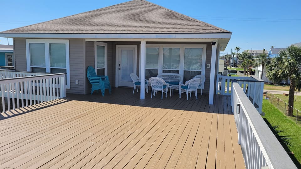 Spacious upper deck for outdoor dining