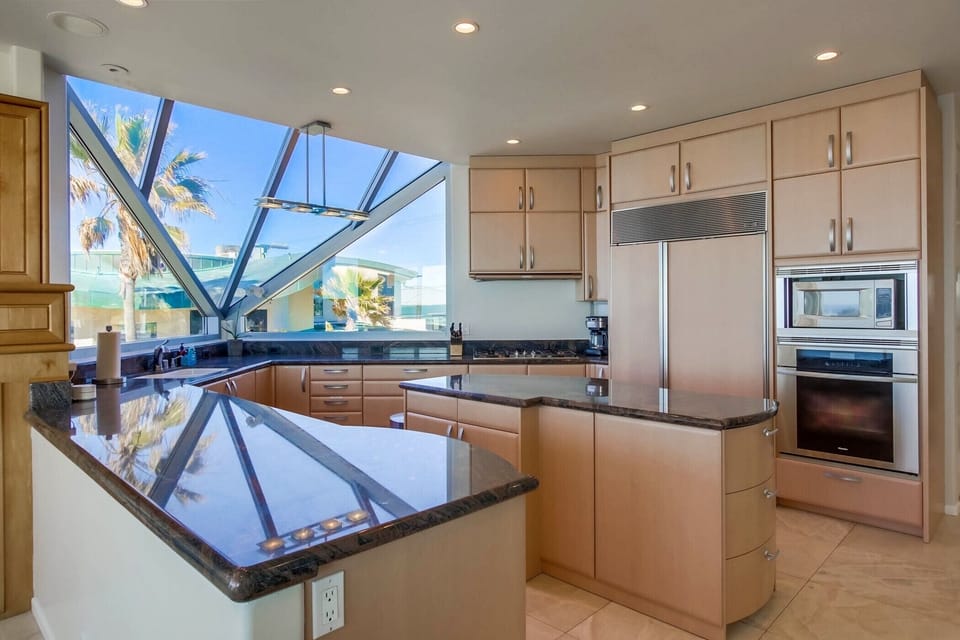 Light and bright kitchen