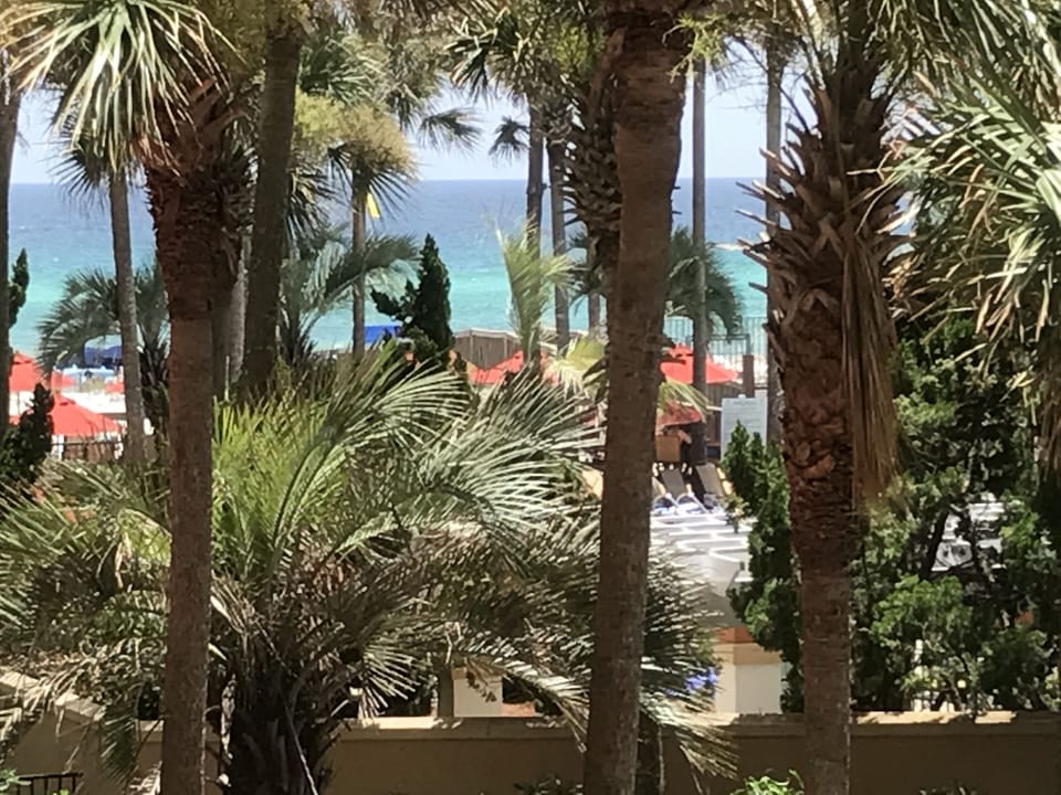 This is an accurate perspective of the closeness of the beach.  